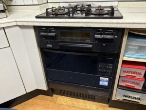 三重キッチン取付け隊　ガスオーブンの撤去　施工前　